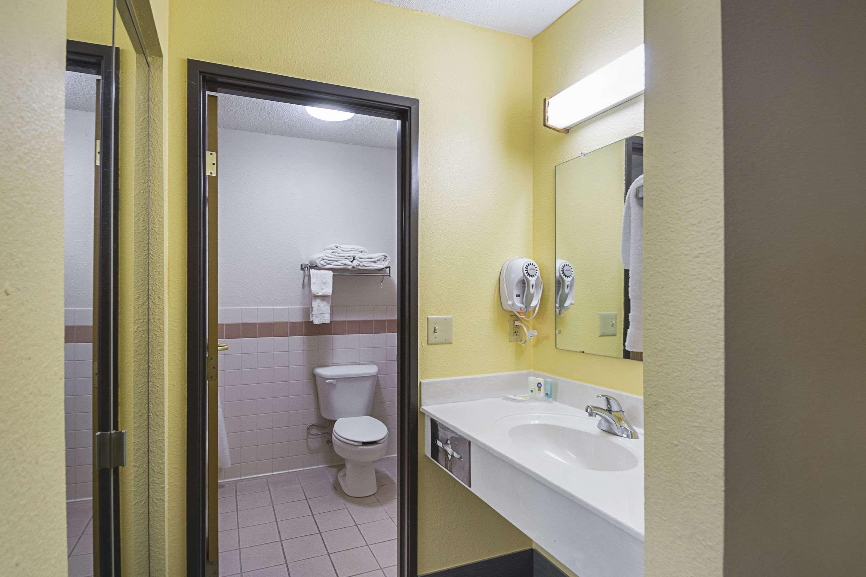 Quality Inn & Suites Harrington - Milford Exteriör bild