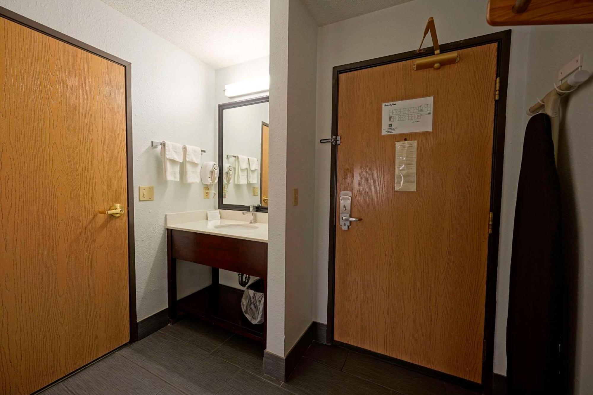 Quality Inn & Suites Harrington - Milford Exteriör bild