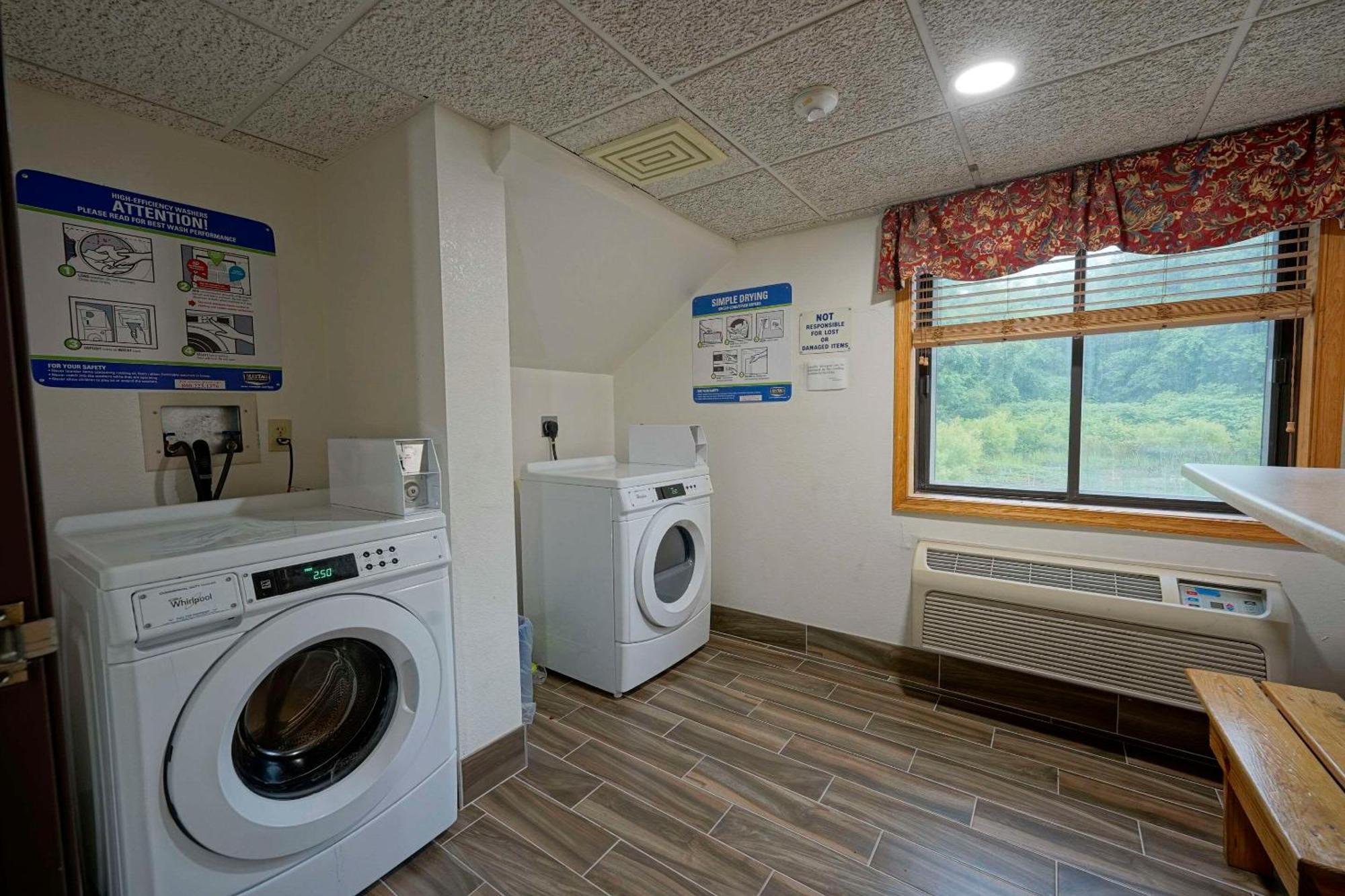 Quality Inn & Suites Harrington - Milford Exteriör bild