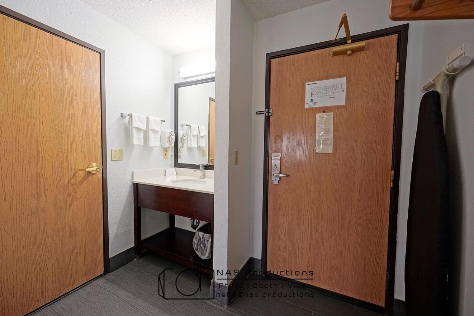 Quality Inn & Suites Harrington - Milford Exteriör bild