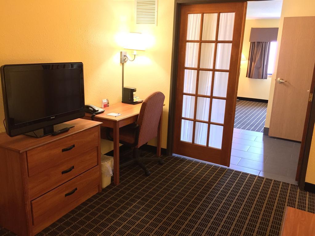 Quality Inn & Suites Harrington - Milford Exteriör bild